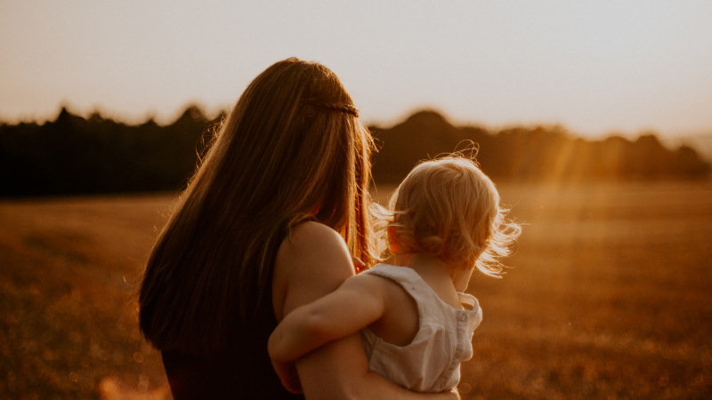 Mama’s art: Η εταιρεία από τη Θεσσαλονίκη που διδάσκει τη μητρική τέχνη